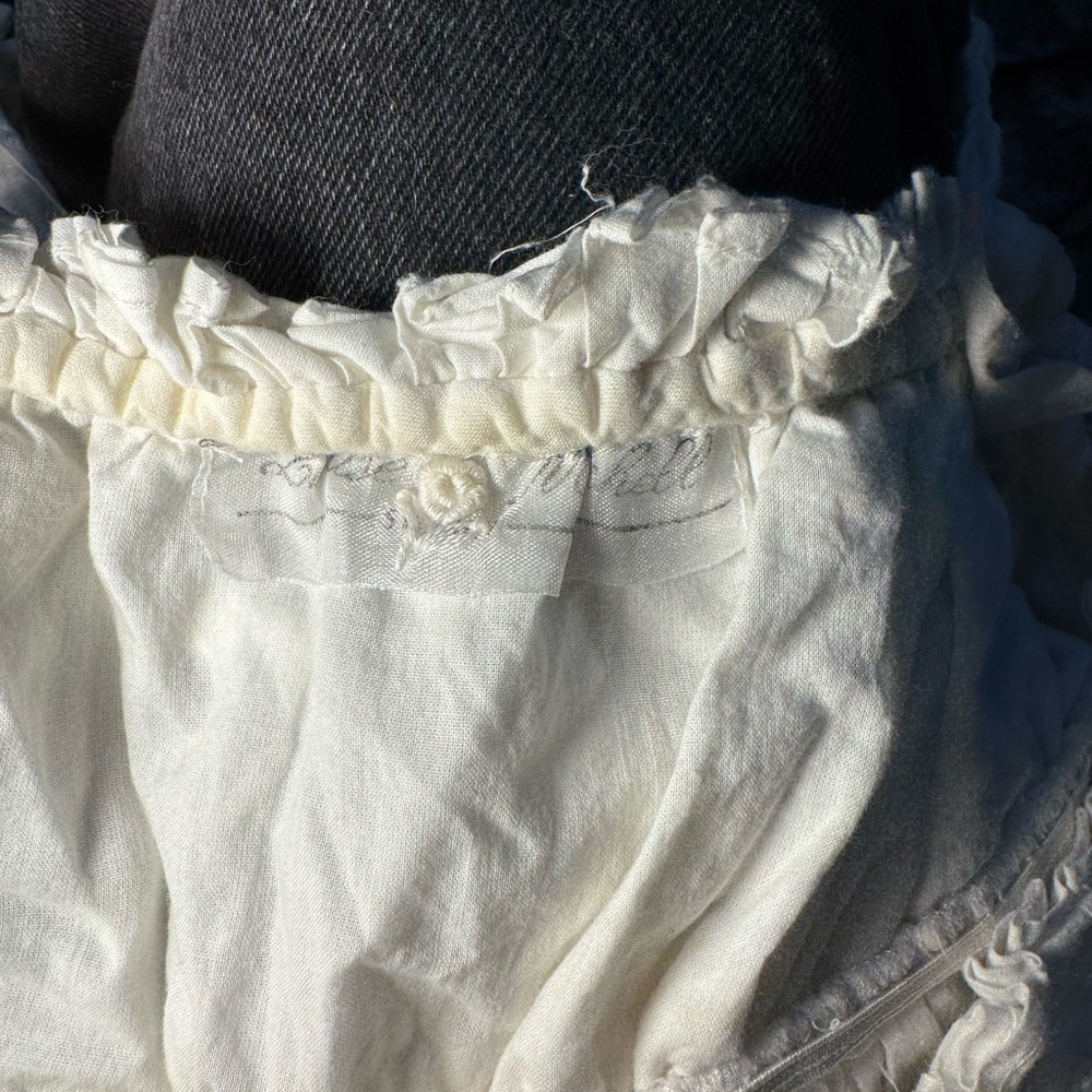 Louise Mitchell Dainty White Cotton Mini Dress with Embroided Roses⭐️ - Picture 8 of 8